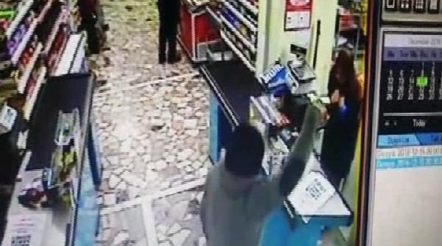 Yarım Saat Arayla Iki Ayrı Marketi Soydu(&Ouml;zel)