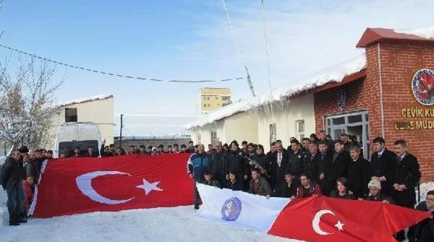 Ağrı'da &Uuml;niversiteli Gen&ccedil;lerden &Ccedil;evik Kuvvete Ziyaret