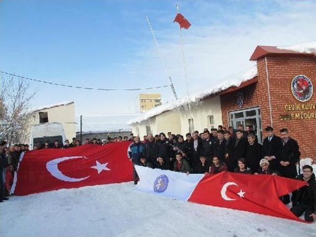 Ağrı'da Üniversiteli Gençlerden Çevik Kuvvete Ziyaret