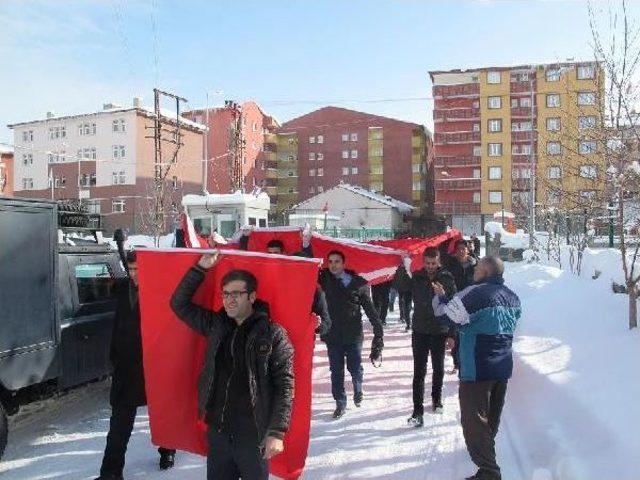 Ağrı'da Üniversiteli Gençlerden Çevik Kuvvete Ziyaret