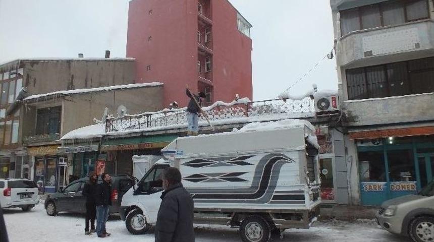 Malazgirt İl&ccedil;esinde Kar Manzaraları