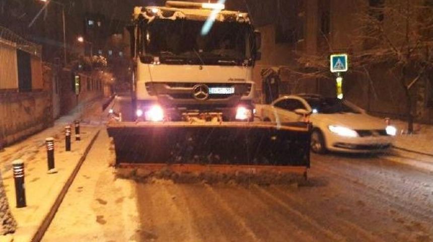&Ccedil;amlıca Tepesi Ve Y&uuml;ksek Yerlerde  Kar Tuttu