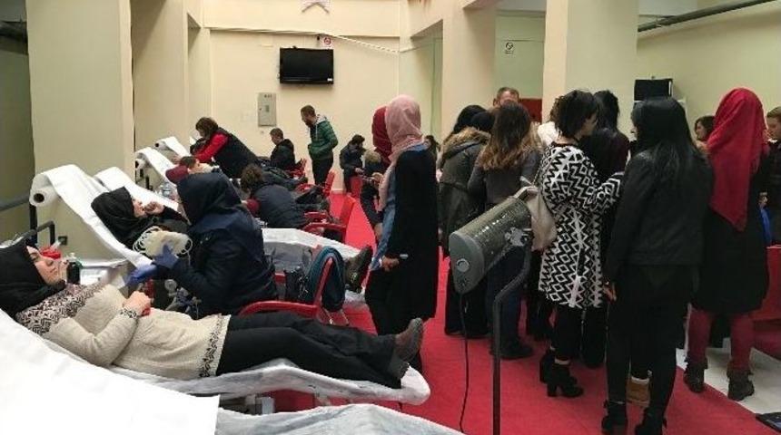 Babaeski Meslek Y&uuml;ksekokulunda Kan Bağışı Kampanyası