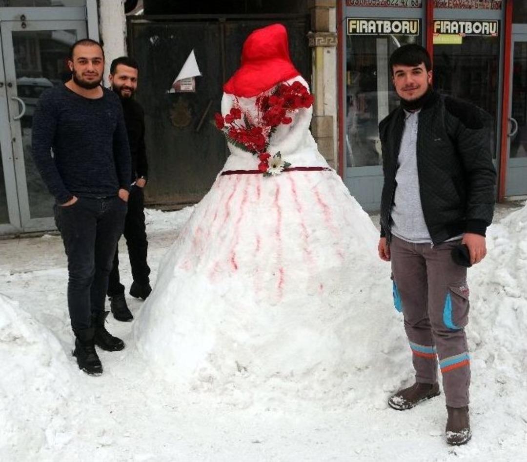 Başlık Parasından Şikayet Eden Gen&ccedil;ler &rsquo;kardan Gelin&rsquo;le Mesaj Verdi