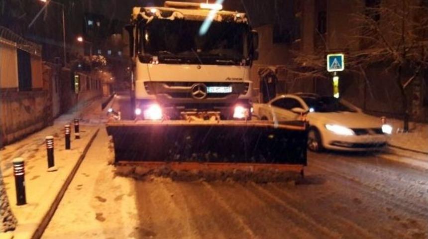 &Uuml;mraniye&rsquo;de Kar Timleri İş Başında
