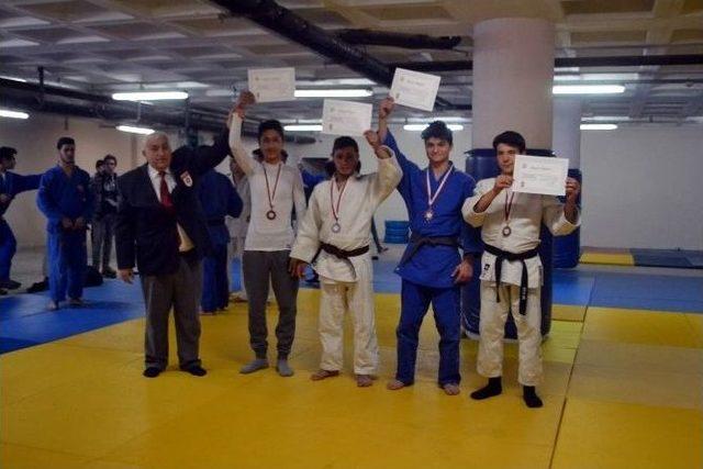 Judoda Gen&ccedil;ler İl Şampiyonları Belirlendi 1