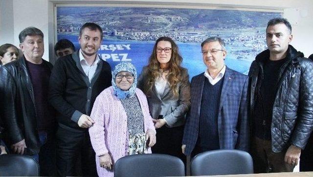 Ak Parti Kepez Belde Başkanlığı Yeni Üyelerine Rozet Taktı