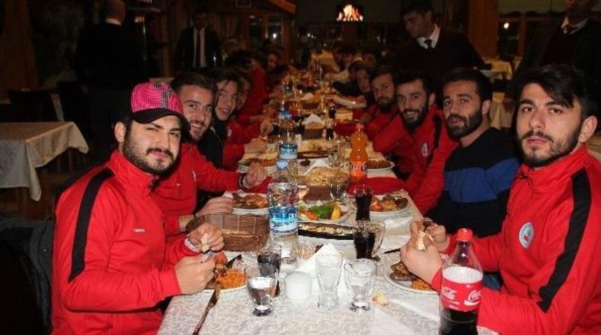 Bileciksporlu Oyuncular Akşam Yemeğinde Buluştu