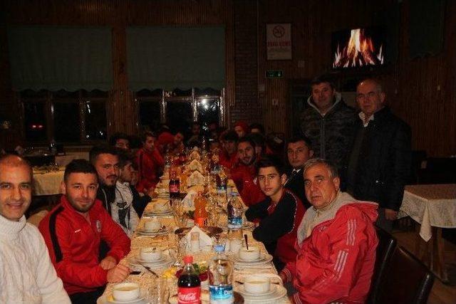 Bileciksporlu Oyuncular Akşam Yemeğinde Buluştu 1