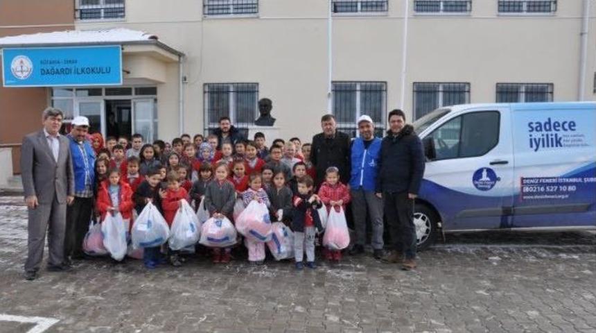 Deniz Feneri Derneği&rsquo;ndan Bot Ve Giyecek Yardımı