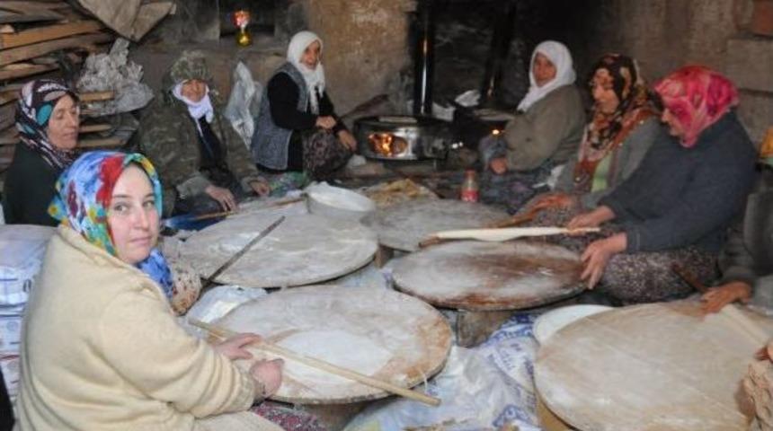 Kadınlarından G&ouml;zleme Hayrı