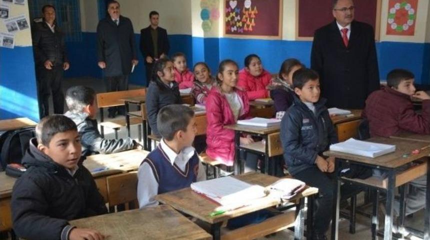 Milli Eğitim M&uuml;d&uuml;r&uuml; Ahmet Alag&ouml;z&rsquo;&uuml;n Okul Ziyaretleri S&uuml;r&uuml;yor