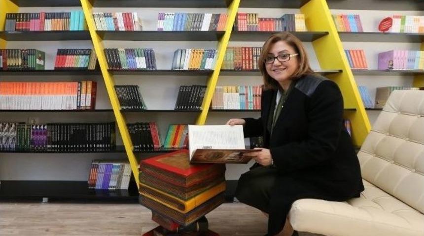 Kitap Evi Hizmete Girdi