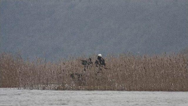 Gala Gölü’nde Kuş Gözlemcisi Ve Amatör Fotoğrafçılara Engel