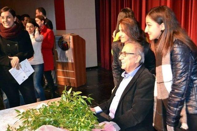 Şair Ataol Behramoğlu’na Malatya’da İlginç Hediye