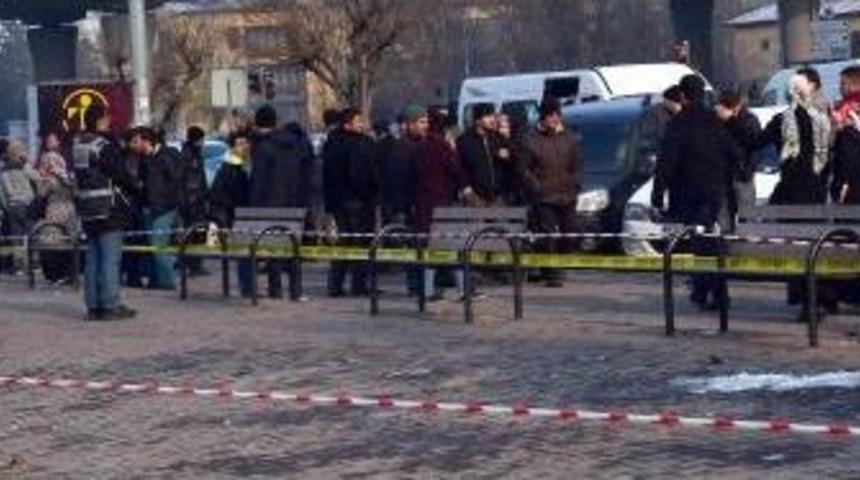 Kayseri'de Bombalı Ara&ccedil;la Saldırı (8)