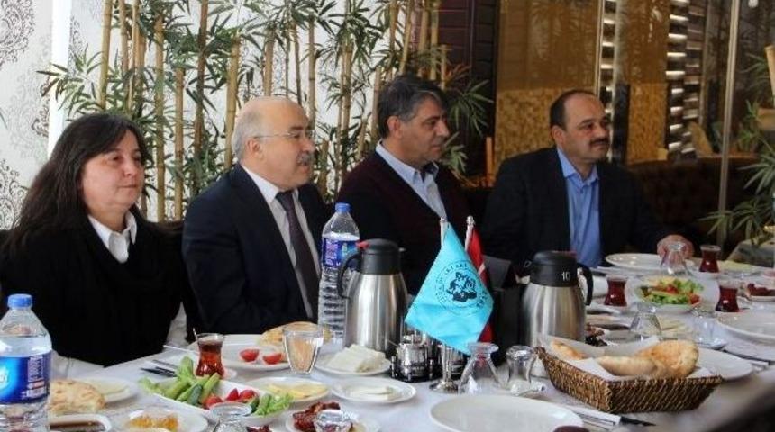 T&uuml;rk Ocakları Genel Başkanı Mehmet &Ouml;z: &ldquo;mezhep Fitnesi Kullanılabilir&rdquo;