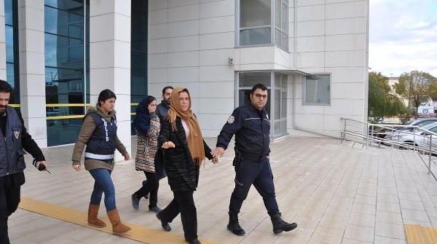 Ev Sahibini Odaya Kilitleyip, Hırsızlık Yapmak Istediler