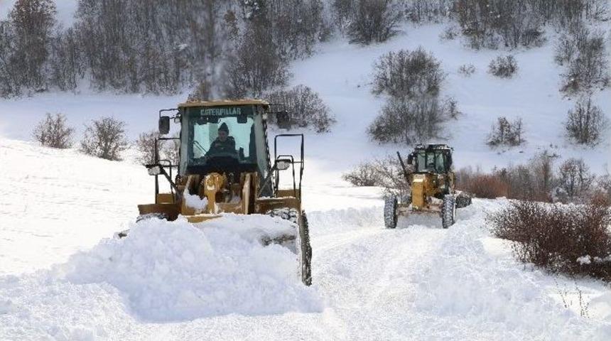 Erzincan Da Karla M&uuml;cadele &Ccedil;alışması