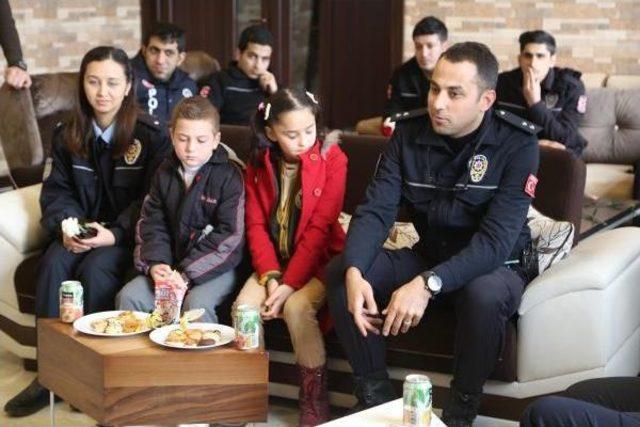 Silopi’De Öğrencilerden Polislere Başsağlığı Ziyareti