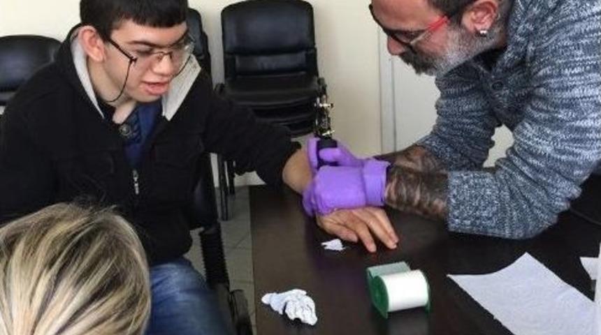 Karacabeyli Engellilere &ldquo;sevgi İzi&rdquo;