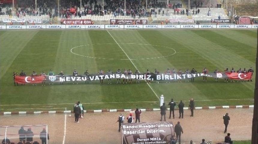 Bandırmaspor Ve Sivasspor Sahaya Polis &Uuml;niformasıyla &Ccedil;ıktı