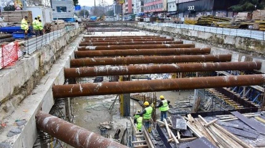 &Uuml;nye Ticaret Merkezi Hızla S&uuml;r&uuml;yor