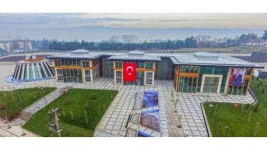 Başiskele Hizmet Binası Ve Kent Meydanında Sona Doğru