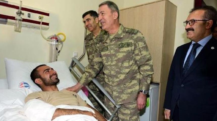 Genelkurmay Başkanı Akar'dan Yaralı Askerlere Ziyaret