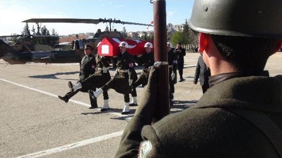 Genelkurmay Başkanı Akar, Şehit Astsubay İ&ccedil;in D&uuml;zenlenen T&ouml;rene Katıldı