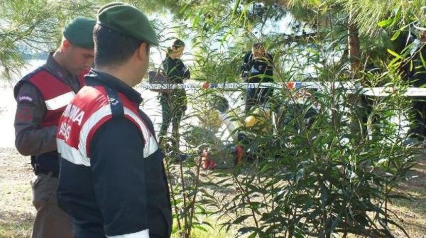 Kendini Ağaca Asarak Intihar Etti