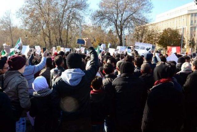 Suriyelilerden Halep Protestosu