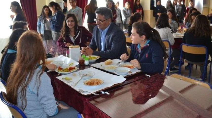Kocag&ouml;z, &Ouml;ğrencilerle Yemekte Buluştu