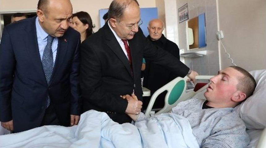 Bakan Fikri Işık Ve Bakan Recep Akdağ Yaralı Askerleri Ziyaret Etti