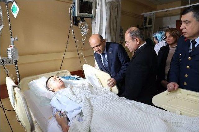 Bakan Fikri Işık Ve Bakan Recep Akdağ Yaralı Askerleri Ziyaret Etti