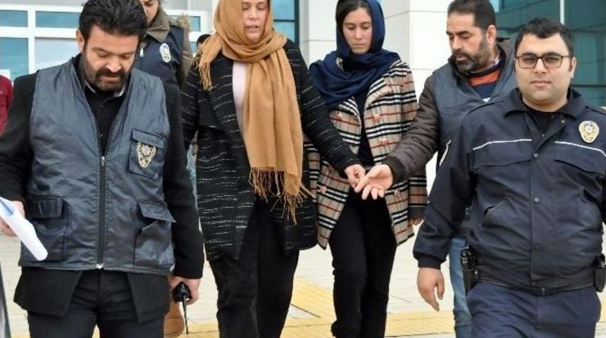 Ev Sahibi Kadının Ağzını Kapatarak Odaya Kilitlediği İddia Edilen 2 Hırsızlık Zanlısı Kadın, Polise Yakalandı