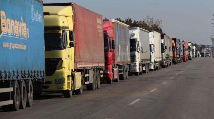 Kapıkule&rsquo;De 14 Kilometre Tır Kuyruğu