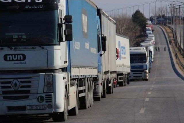 Kapıkule’De 14 Kilometre Tır Kuyruğu