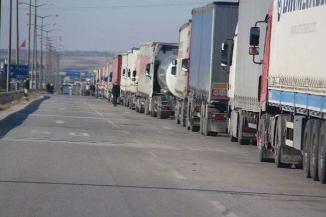 Kapıkule’De 14 Kilometre Tır Kuyruğu