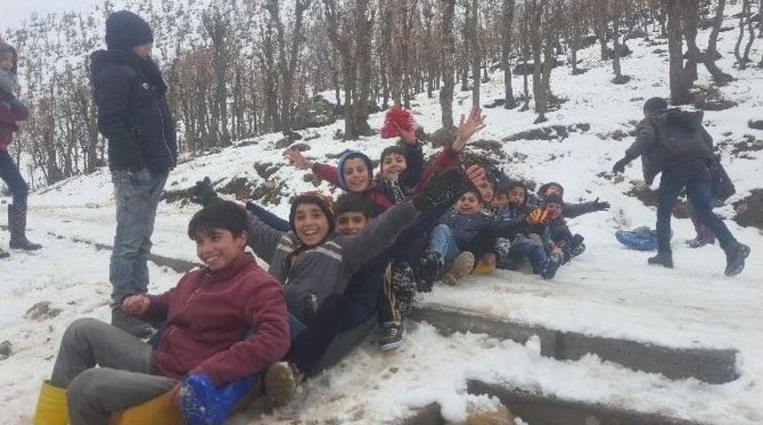 Irak&rsquo;ın Sıfır Noktasında &Ccedil;ocukların Kar Keyfi