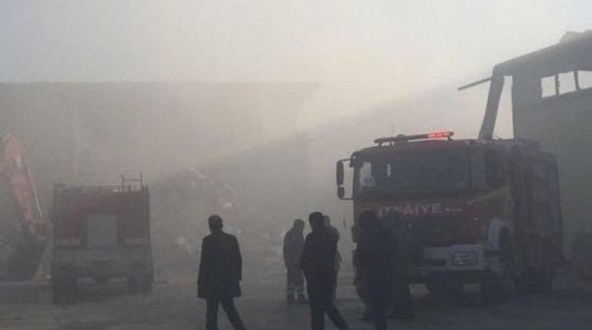 Ay&ccedil;ekirdeği Deposunda Korkutan Yangın