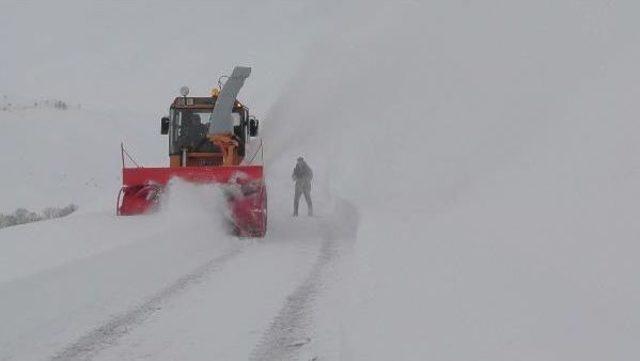 Muş'ta Karda Mahsur 62 Hasta Kurtarıldı