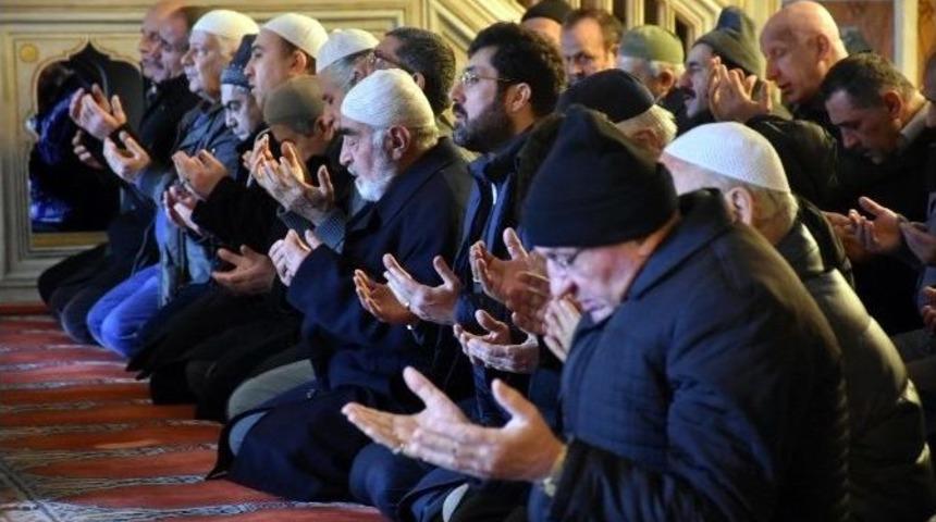 Beşiktaş Şehitleri İ&ccedil;in Sinanpaşa Camii&rsquo;nde Mevlit Okutuldu