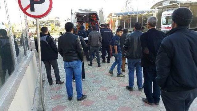 Kahta’Da Araç Parkı Kavgası: 2’Si Polis 4 Yaralı