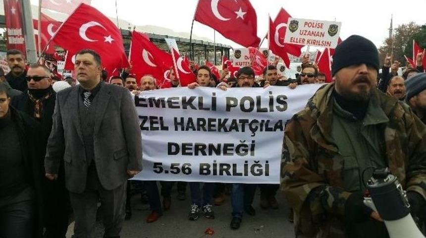 Emekli &Ouml;zel Harekat&ccedil;ılar Şehitler Tepesi&rsquo;nde Ter&ouml;re Lanet Yağdırdı