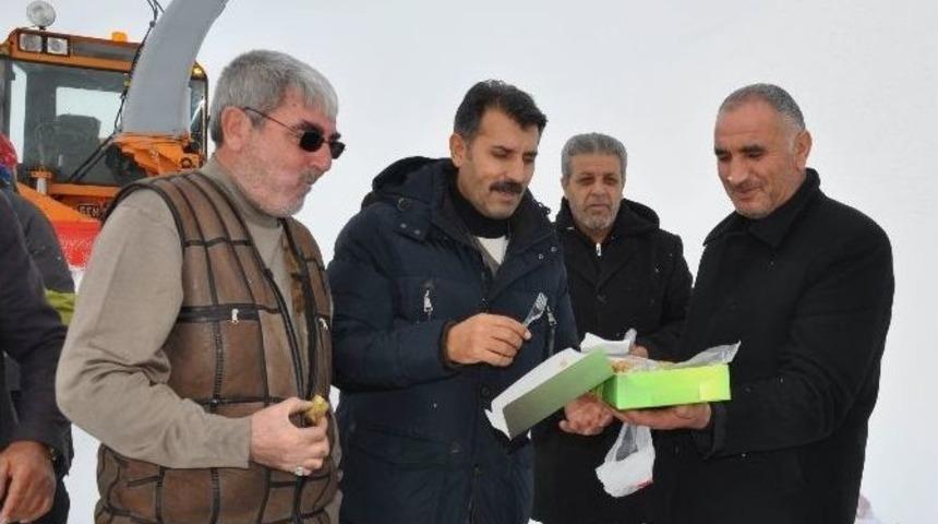 &Ouml;zel İdare Ekiplerinden Yol A&ccedil;ma &Ccedil;alışması