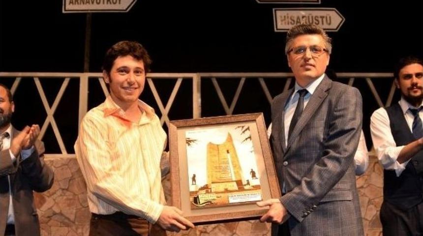 Ayyar Hamza Boz&uuml;y&uuml;kl&uuml; Tiyatro Severleri G&uuml;ld&uuml;rd&uuml;