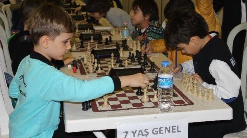 İhlas Koleji&rsquo;nde D&uuml;zenlenen Santran&ccedil; Turnuvası Başladı