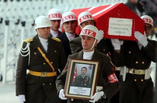 Şehidin Kardeşinden 7 Yaşındaki Şehit Kızına: Bak Yavrum Aslan Gibi Baban Geliyor, Selam Ver