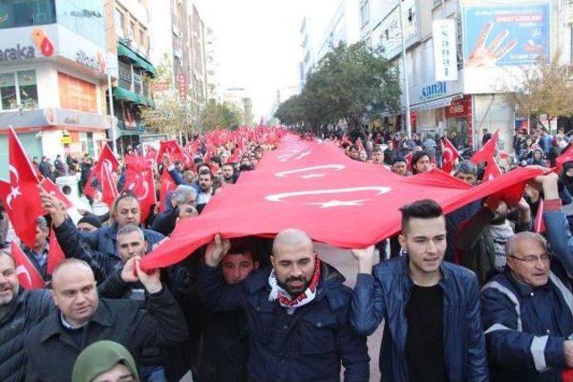 Manisa'da 10 Bin Kişi Yürüyüşle Terörü Lanetledi